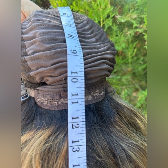 100% Human Hair Natural Ombre Brown and Blonde Wavy Hair Shoulder Length Wig - Picture 10 of 14